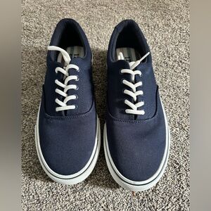 IZOD Rangley Canvas Sneakers With Memory Foam Men’s 10 Pre-Loved